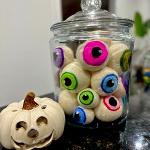 Wool eye balls - Dryer balls - Halloween Decor ( 2 options)